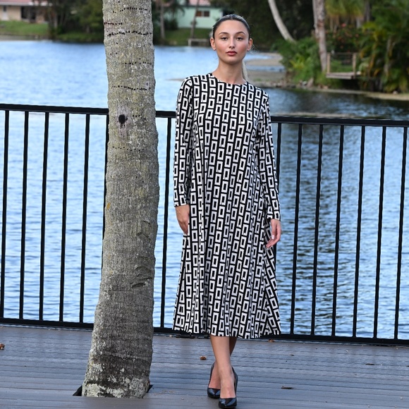 DEVORAH'S SECRET Modest Midi Dress Geometric Black & White / Regular& Plus sizes - Picture 2 of 5